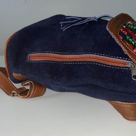 ESIL Artisan Leather Suede Slim Floral Backpack - Picture 5 of 8